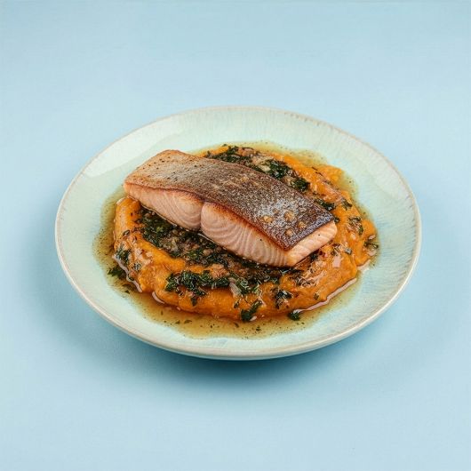 სურათი შემწვარი შავი ზღვის ორაგული 150 გ, ბატატის პიურე ღვინის სოუსით